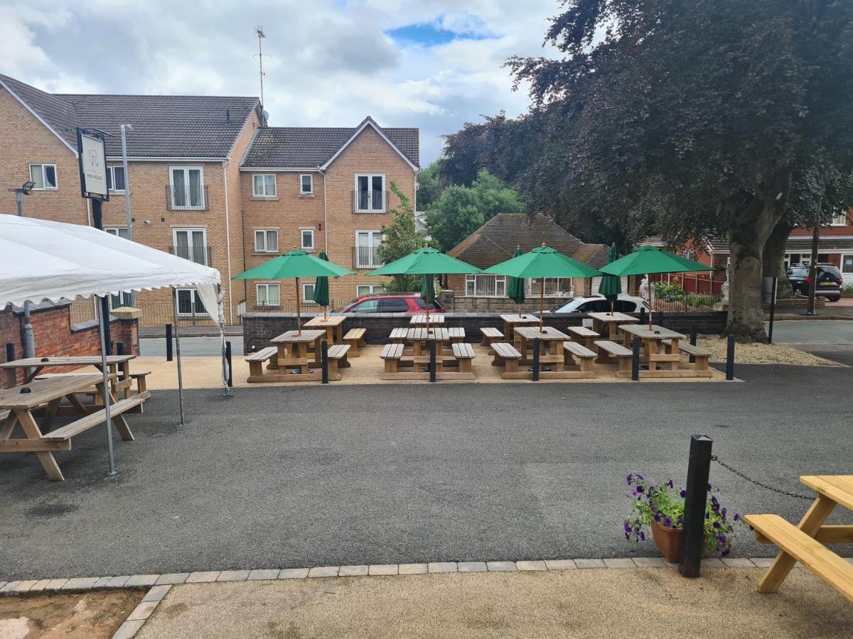 Hen House Hotel Cannock Bagian luar foto