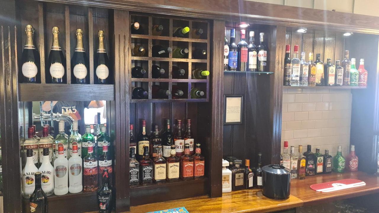 Hen House Hotel Cannock Bagian luar foto