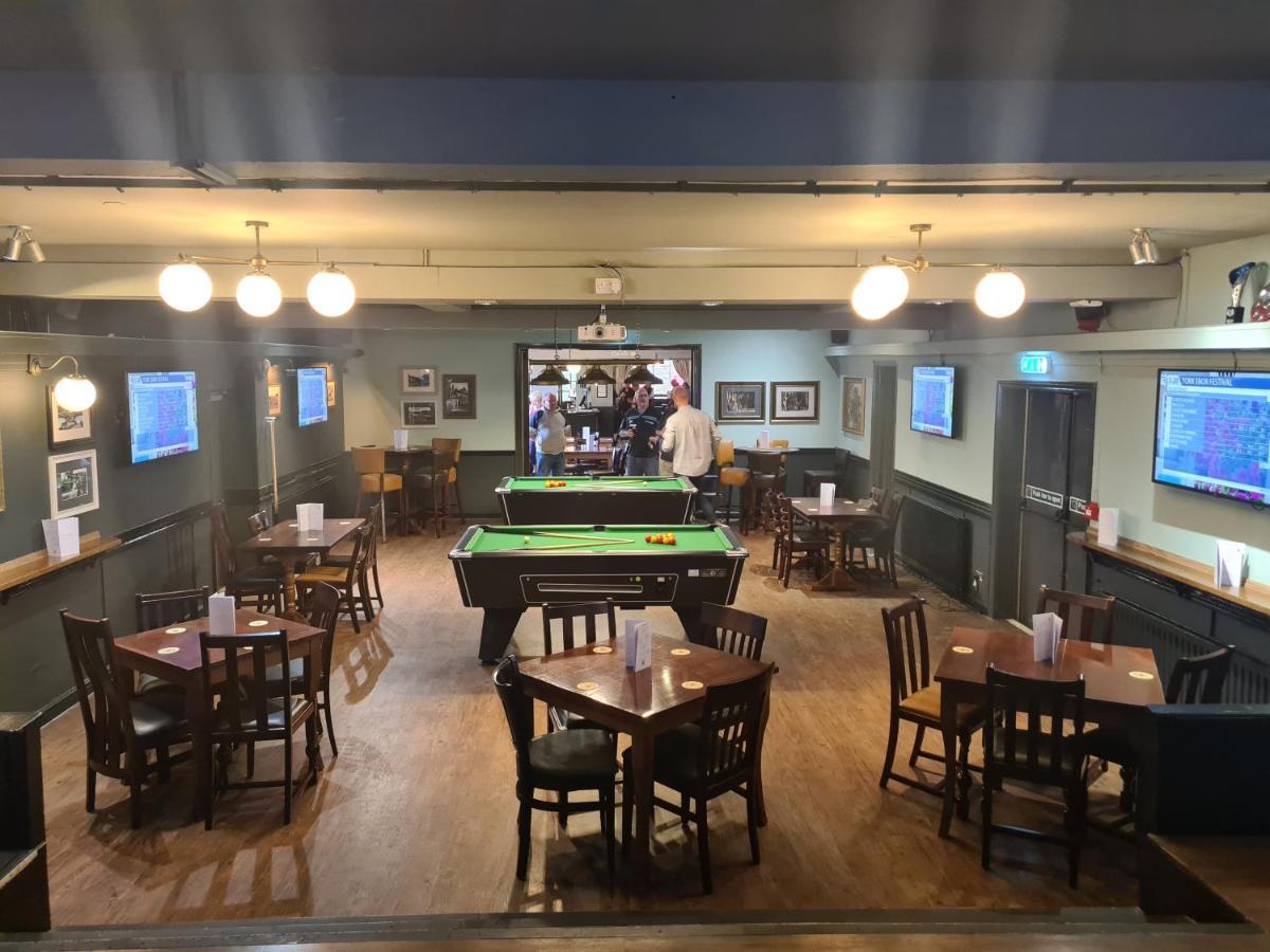 Hen House Hotel Cannock Bagian luar foto