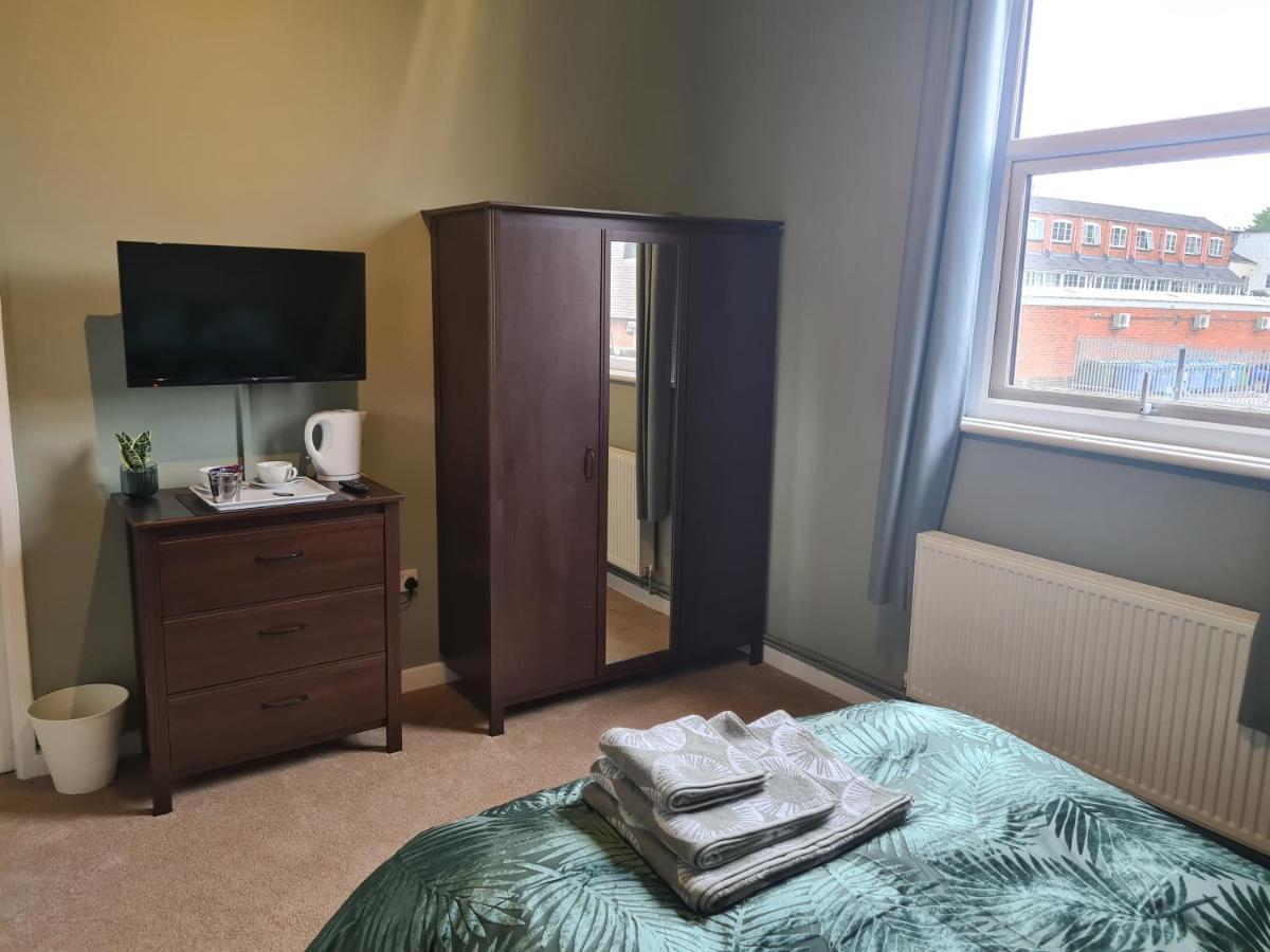 Hen House Hotel Cannock Bagian luar foto
