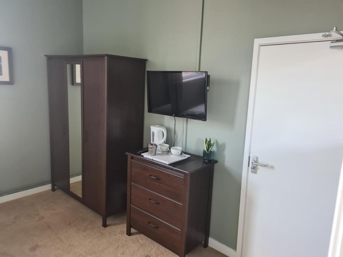 Hen House Hotel Cannock Bagian luar foto