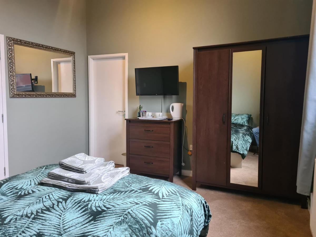 Hen House Hotel Cannock Bagian luar foto