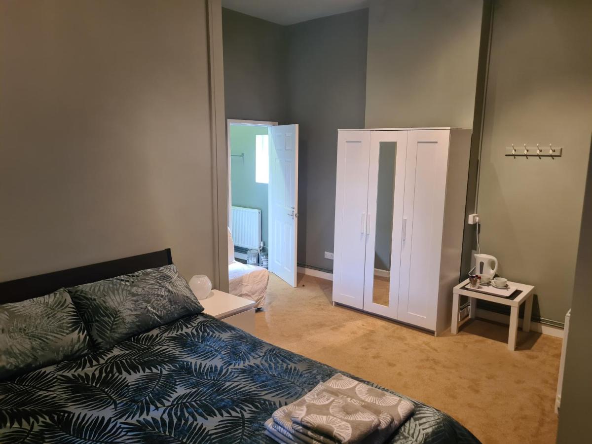 Hen House Hotel Cannock Bagian luar foto
